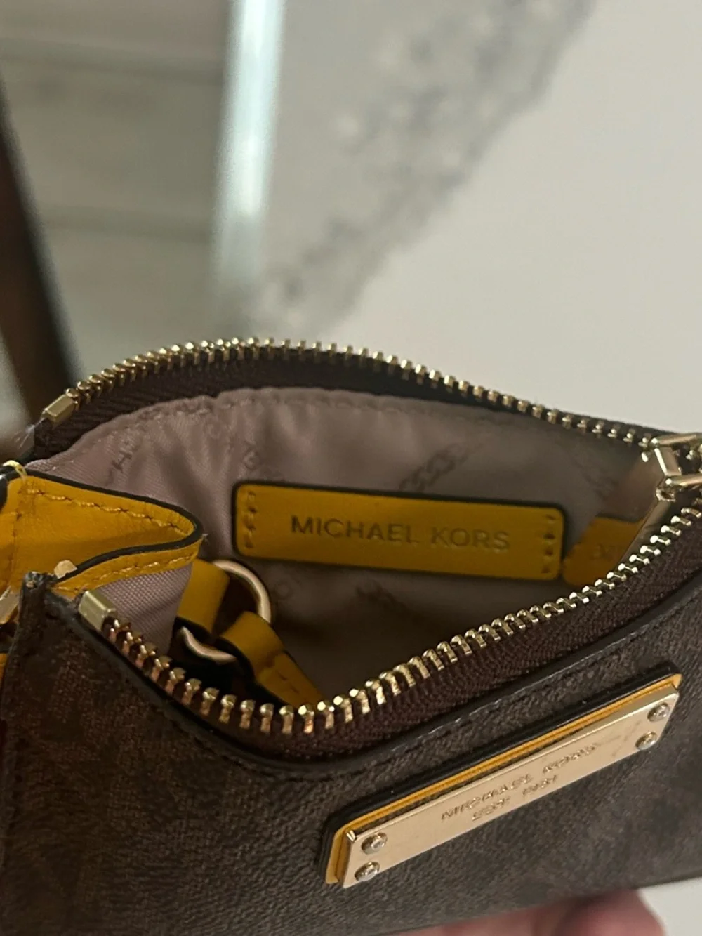 EUC MICHAEL KORS LEATHER TOP ZIP
COIN POUCH ID HOLDER KEYCHAIN (JASMINE YELLOW) - Picture 8 of 8